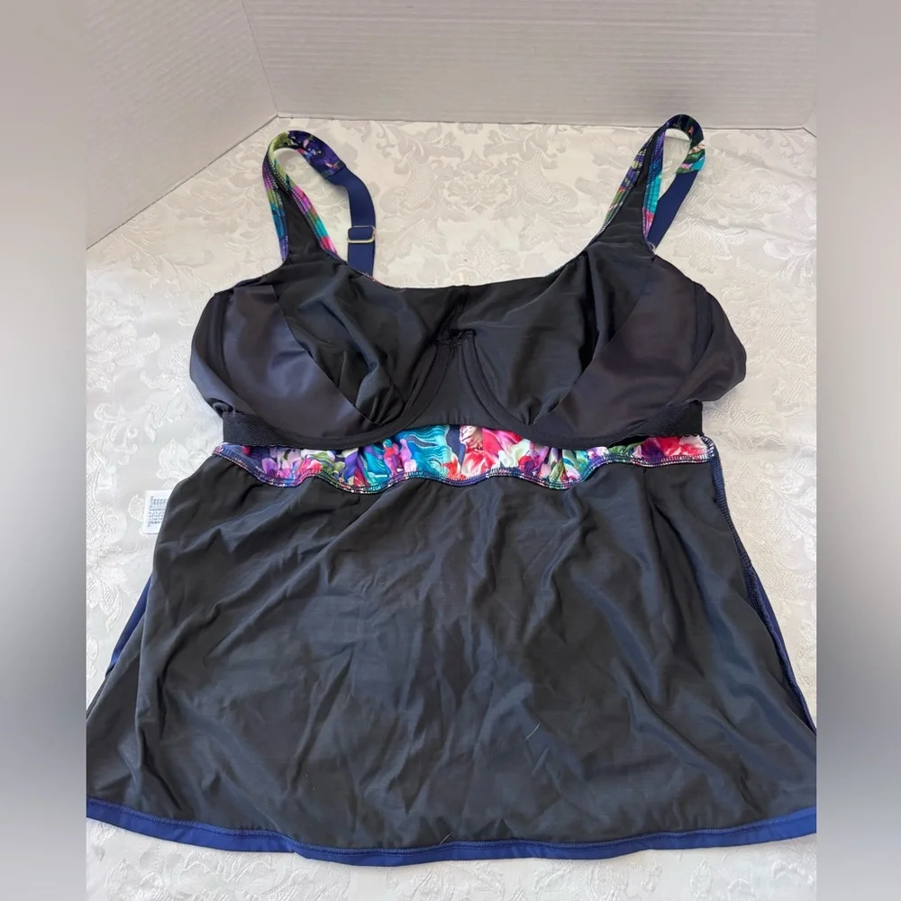 Lands’ End 20W Wrap Square Neck‎ Floral Blue Tankini Swimsuit Top Slimming